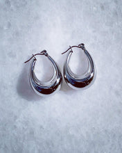 Load image into Gallery viewer, Ursula’s Chunky Earrings
